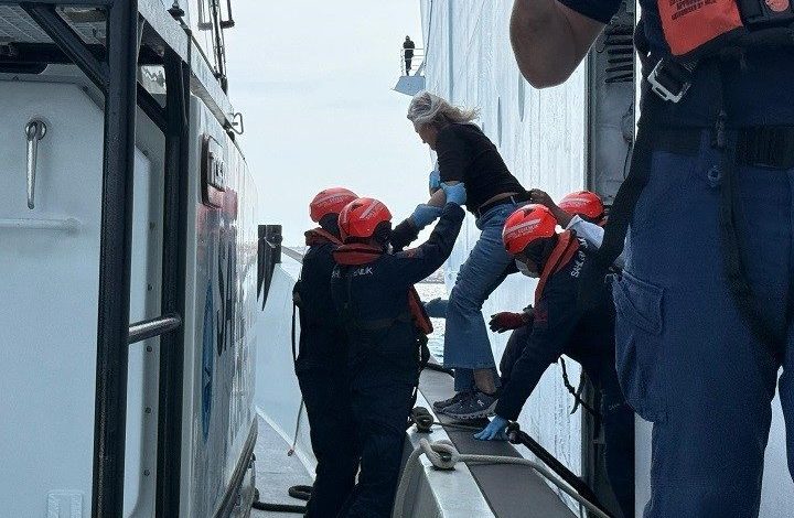 bozcaada aciklarinda yolcu gemisinde kolu kirilan yolcu tahliye edildi 0a3f0e495ba2 |