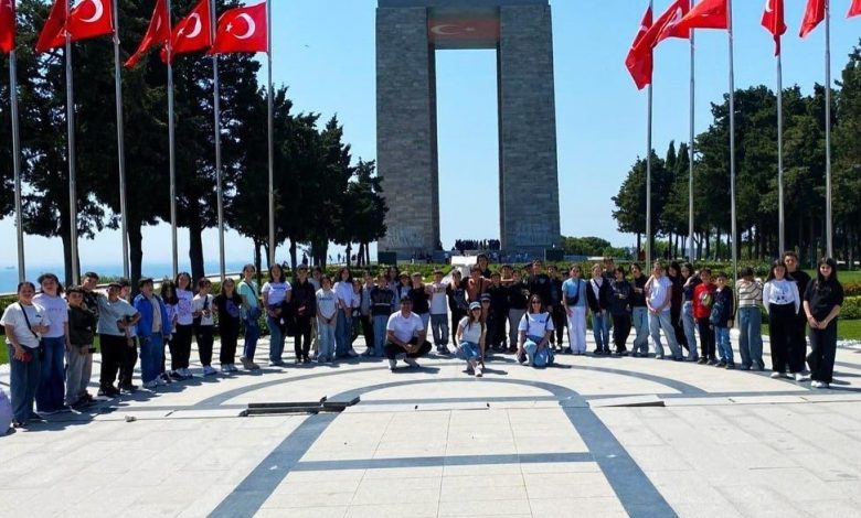 Burhaniyeli öğrencilerin Çanakkale coşkusu 1 burhaniyeli ogrencilerin canakkale coskusu 3e1a5b66c6e7 |