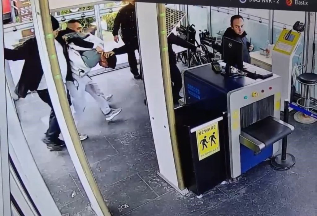 bursada aranmasi olan sahis tatil donusu surprizle karsilandi dogukan gel asayis polisi 5a15299ae145 |