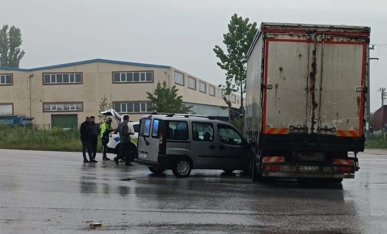 bursada hafif ticari arac kamyonla carpisti 1 yarali 7defe83cb07a |
