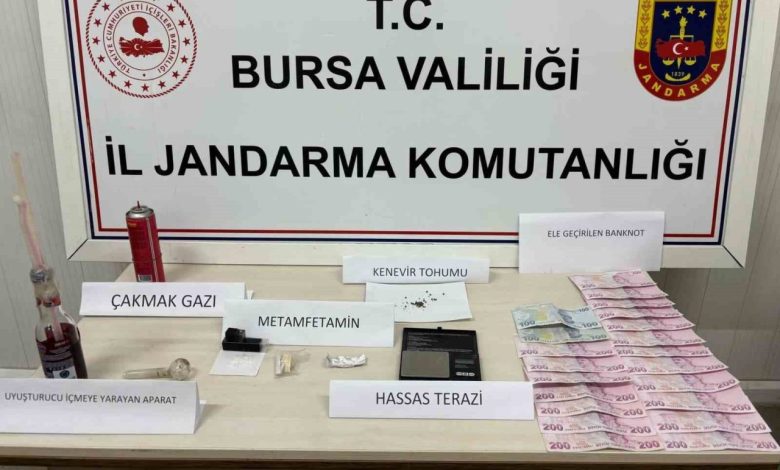 Bursa’da jandarma uyuşturucu imal eden şüphelileri suçüstü yakaladı 1 bursada jandarma uyusturucu imal eden suphelileri sucustu yakaladi b6b882363b59 |