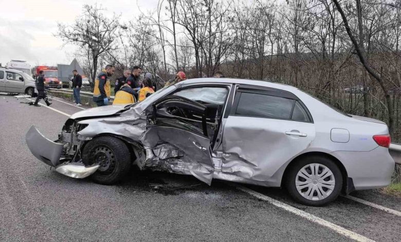 bursada trafik kazasi 3 kisi yaralandi 815dd6be5dc5 |