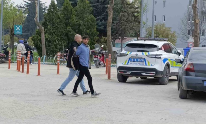 Bursa’da uyuşturucu taciri kıskıvrak yakalandı 1 bursada uyusturucu taciri kiskivrak yakalandi 3ad01ac791ae |