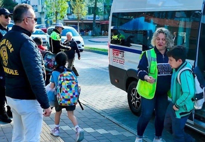 Çanakkale Emniyeti’nden okul çevrelerinde güvenlik seferberliği 1 canakkale emniyetinden okul cevrelerinde guvenlik seferberligi a9d7dd9dd0a8 |