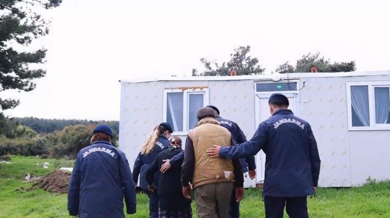 canakkale jandarmasindan ihtiyac sahibi aileye sicak yuva ae8995046ac7 |
