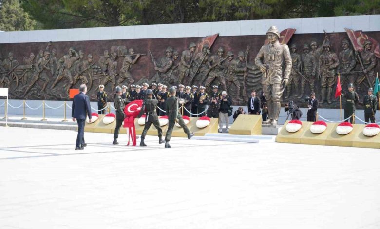 canakkale kara savaslarinin 110 yil donumu etkinlikleri sehitler abidesinde torenle basladi f1b6537d1eab |