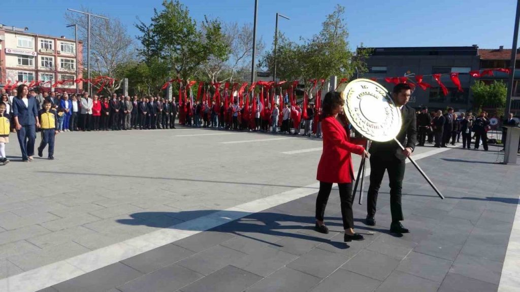 canakkalede 23 nisan kutlandi bc5be5727a29 |