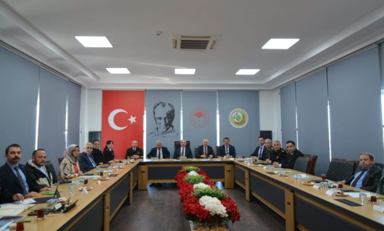 canakkalede yanginlarla mucadele icin koordinasyon toplantisi duzenlendi 1caa64218498 |