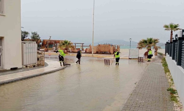 Çeşme’de sağanak yağış: Sokaklar göle döndü 1 cesmede saganak yagis sokaklar gole dondu 6ea0818cf3fa |