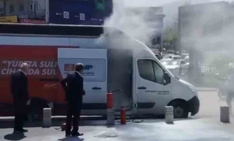 CHP seçim aracı alev alev yandı 1 chp secim araci alev alev yandi c8e65a35970e |