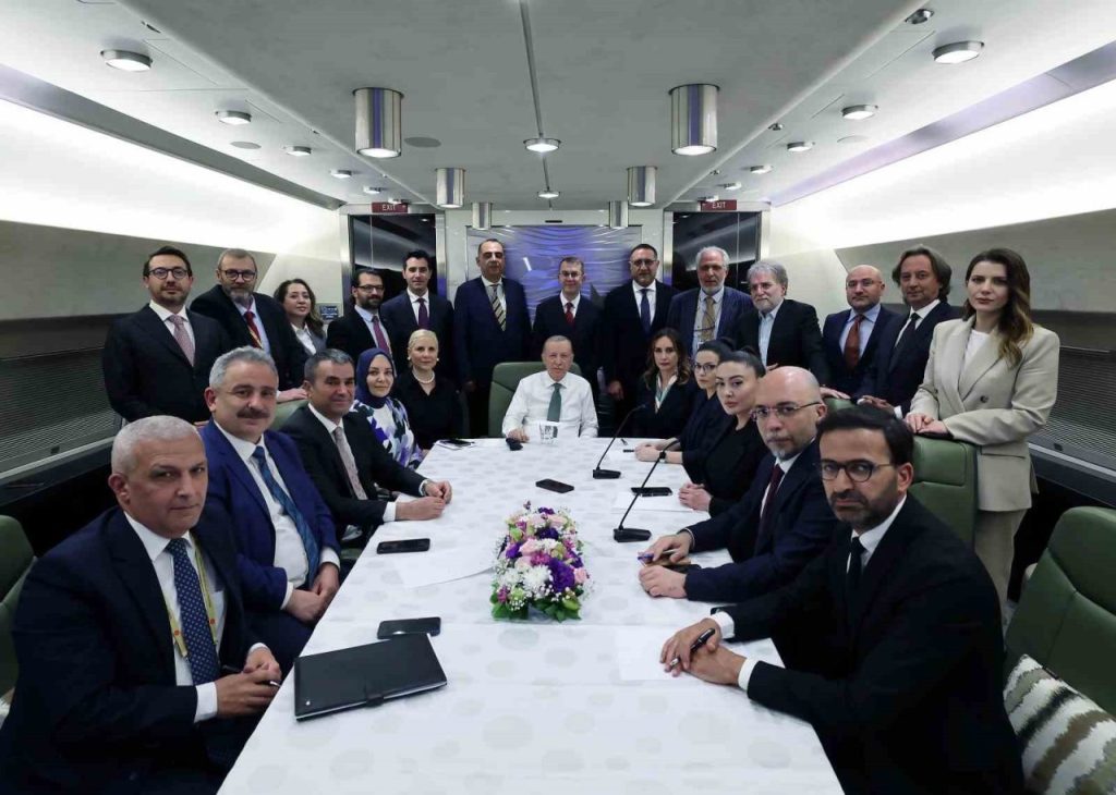 cumhurbaskani erdogan chp millete bantlarin arkasina yine neyi sakladiklarini hangi saibeli islere giristiklerini izah etmek zorundadir a55714b6de7a |