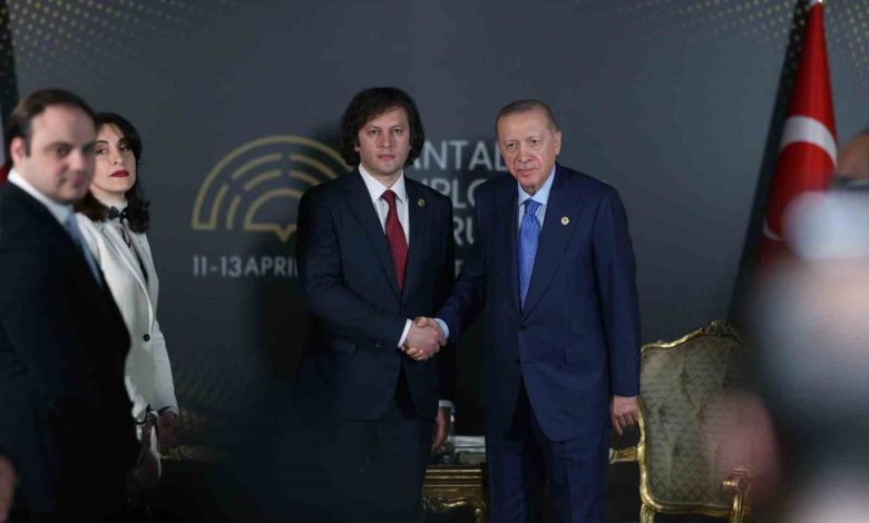 Cumhurbaşkanı Erdoğan, Gürcistan Başbakanı Kobakhidze’yi kabul etti 1 cumhurbaskani erdogan gurcistan basbakani kobakhidzeyi kabul etti d5ea8880903d |