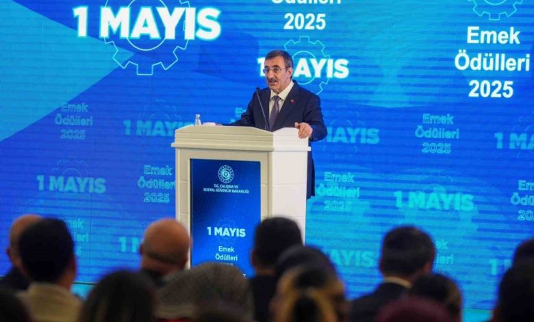 Cumhurbaşkanı Yardımcısı Yılmaz: "Değişim süreçlerini iyi okuyarak ve yöneterek bunu ülkemiz için fırsata dönüştüreceğiz" 1 cumhurbaskani yardimcisi yilmaz degisim sureclerini iyi okuyarak ve yoneterek bunu ulkemiz icin firsata donusturecegiz c07be23e16b7 |