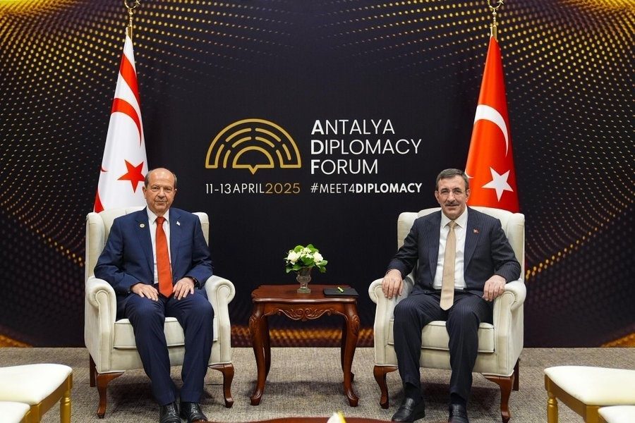 cumhurbaskani yardimcisi yilmaz kktc cumhurbaskani tatar ile bir araya geldi 549fa2a10111 |