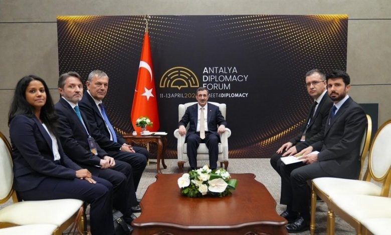cumhurbaskani yardimcisi yilmaz unrwa genel komiseri lazzarini ile gorustu 056b62fd5086 |