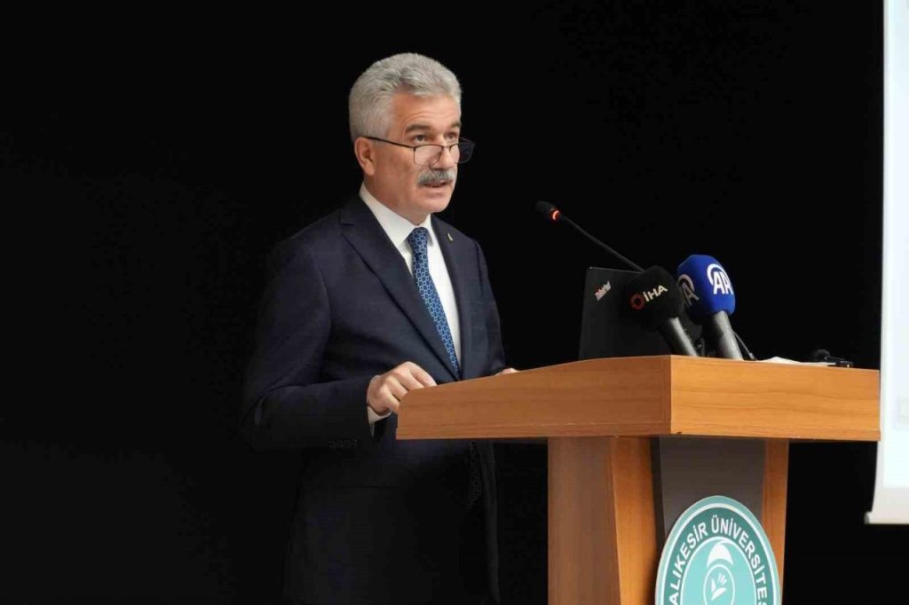 danistay baskani yigit idare hukuku sempozyumunda konustu 9c4467039edf |