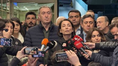 dem parti es genel baskanlari sirri sureyya ondere hastanede ziyarette bulundu 9503256a6847 |