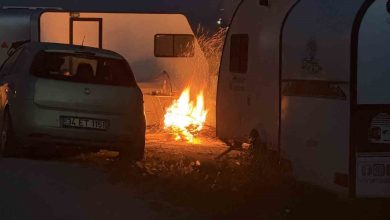 deprem sonrasi vatandaslar karavanda ve parklarda geceliyor 4dff9635c520 |