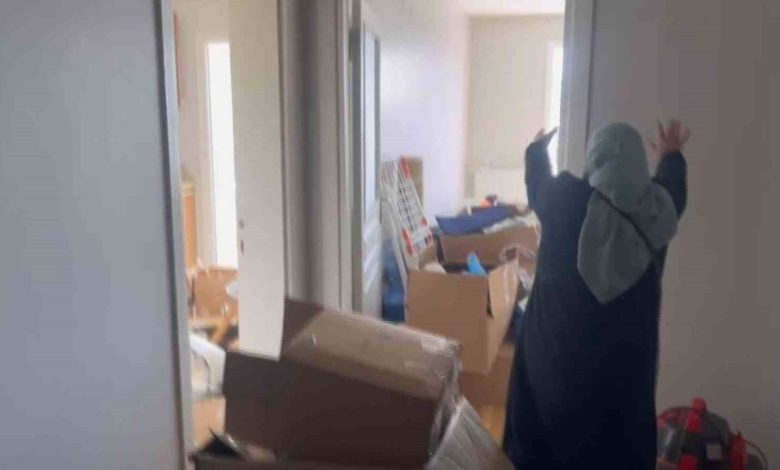 Depreme yeni taşındığı evinde yakalandı, böyle savruldu 1 depreme yeni tasindigi evinde yakalandi boyle savruldu fee1adf652fc |