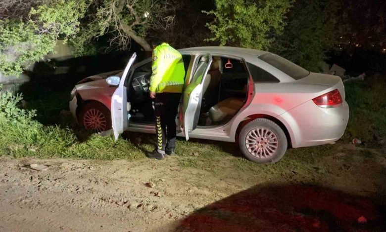 "Dur" ihtarına uymayıp 15 kilometre kaçtı, kaza yapınca yakalandı 1 dur ihtarina uymayip 15 kilometre kacti kaza yapinca yakalandi 81cf7816356a |