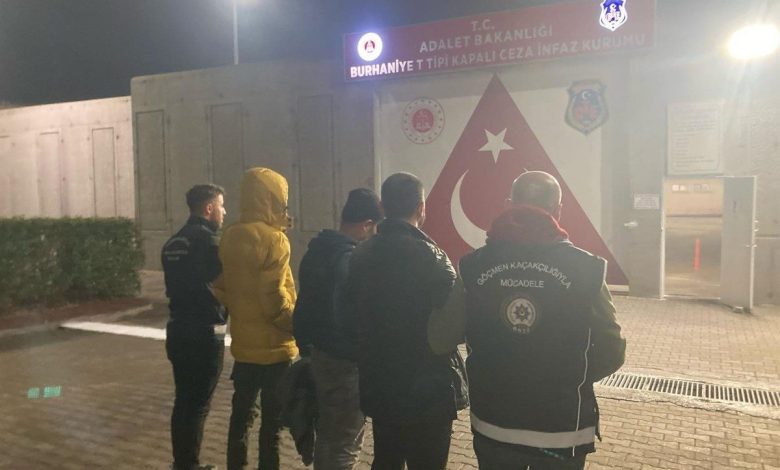 edremitte gocmen kacakciligi operasyonu 3 tutuklama 5c4a22bdb92f |