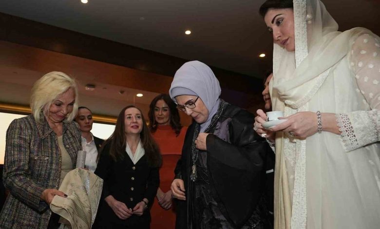emine erdogan adfye katilan lider eslerine anadolunun kulturel mirasini tanitti 8df268db4c96 |