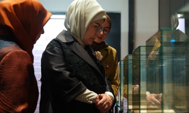 Emine Erdoğan "Saklı Kalanlar" sergisine ilişkin paylaşım yaptı 1 emine erdogan sakli kalanlar sergisine iliskin paylasim yapti a8650ae1ae10 |