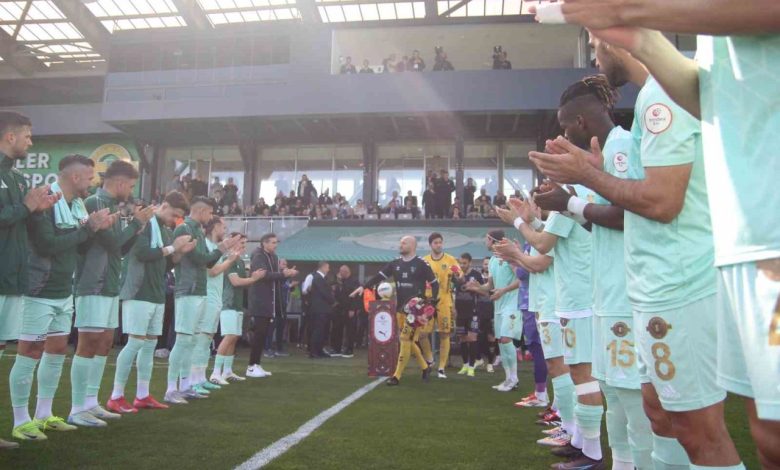 esenler erokspor super lige yukselen kocaelisporu alkis ve cicekle karsiladi cc2a8a42d84d |