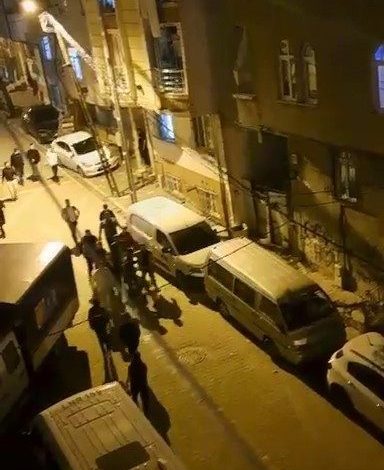 Esenyurt’ta vatandaşlar uyuşturucu satıcılarının peşine düştü: O anlar kamerada 1 esenyurtta vatandaslar uyusturucu saticilarinin pesine dustu o anlar kamerada 09a0d91271ac |