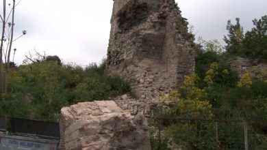 fatihte deprem esnasinda sur duvarindan dev parca dustu faciadan donuldu e74b612c9b85 |