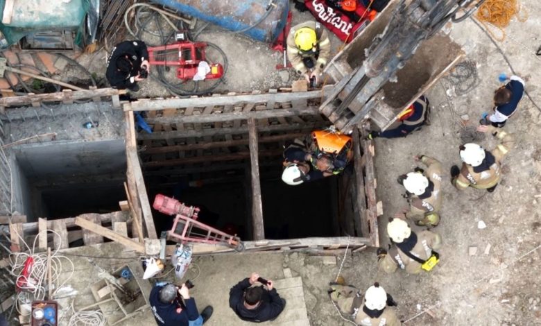 fatihte is makinesinin carptigi isci asansor bosluguna dustu agir yarali isciyi kurtarma calismasi havadan goruntulendi 2ee14a5aabcd |