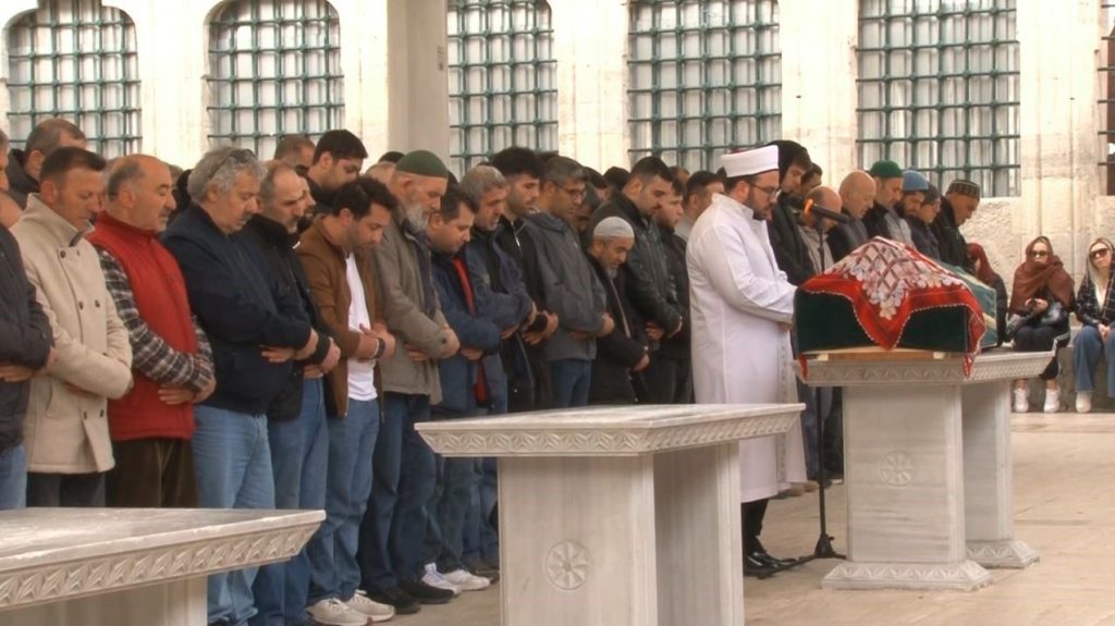 fatihte oyuncu sevil akdagin oldurdugu elif kirav son yolculuguna ugurlandi 65c9e71ceea7 |