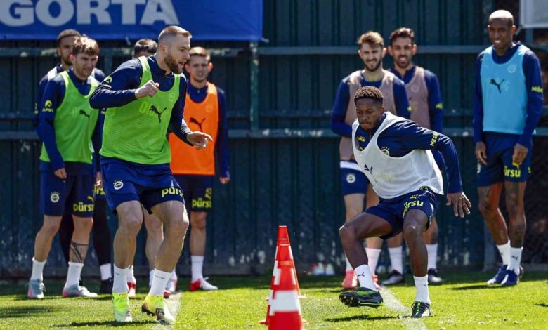 Fenerbahçe, Beşiktaş maçının hazırlıklarını sürdürdü 1 fenerbahce besiktas macinin hazirliklarini surdurdu 32e3d34589f2 |