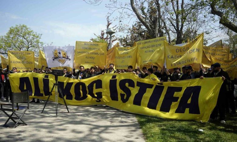 fenerbahce divan toplantisi sirasinda bir grup taraftardan yonetime tepki 530e03d718e3 |