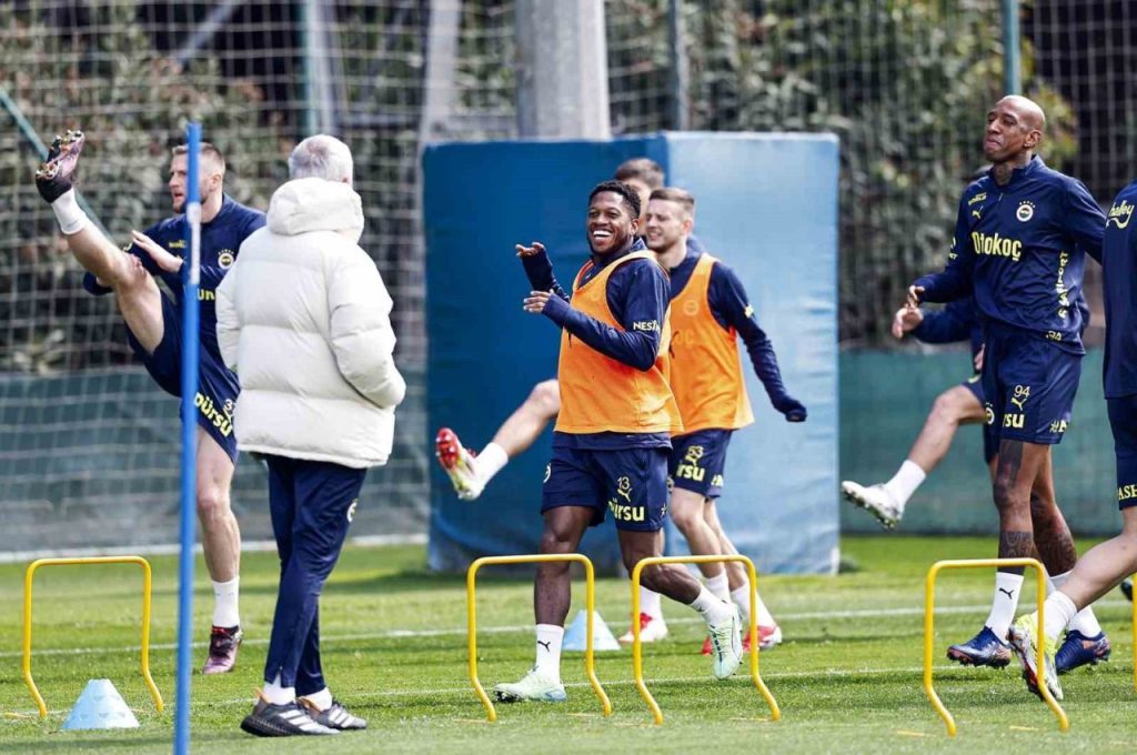 fenerbahcede sivasspor maci hazirliklari devam etti ba36f0a66634 |