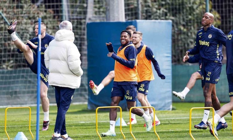 Fenerbahçe’de, Sivasspor maçı hazırlıkları devam etti 1 fenerbahcede sivasspor maci hazirliklari devam etti ba36f0a66634 |