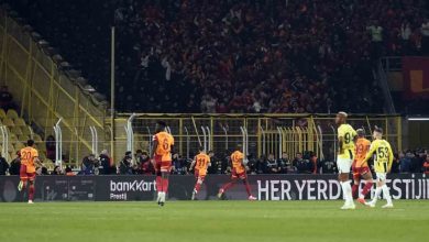 galatasaray fenerbahceye karsi bu sezon 2 galibiyetini kazandi 9b0fb8595d15 |