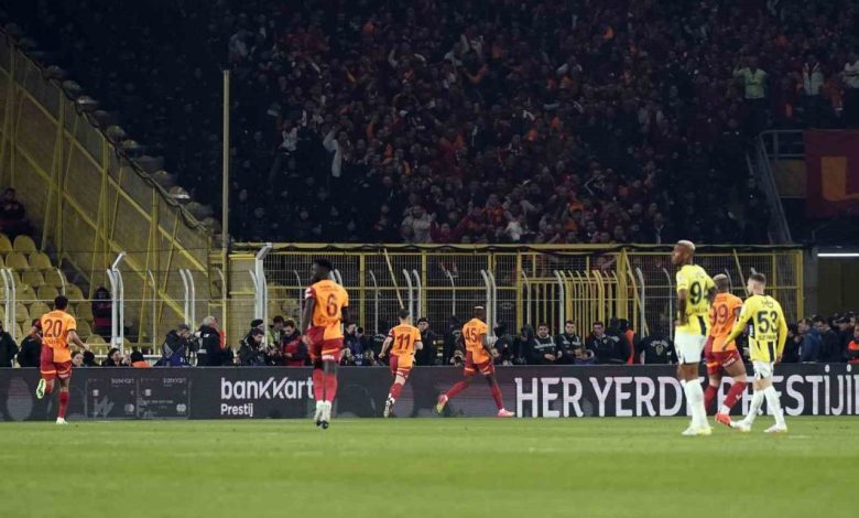 galatasaray fenerbahceye karsi bu sezon 2 galibiyetini kazandi 9b0fb8595d15 |