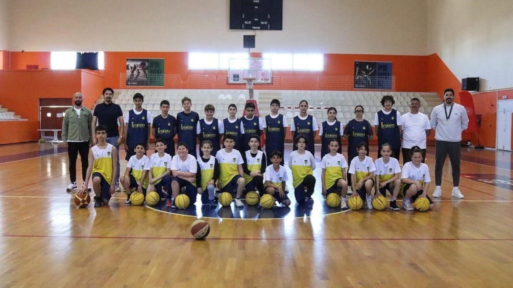 imren alacatispor basketbol takimi kurdu b5285738a47b |