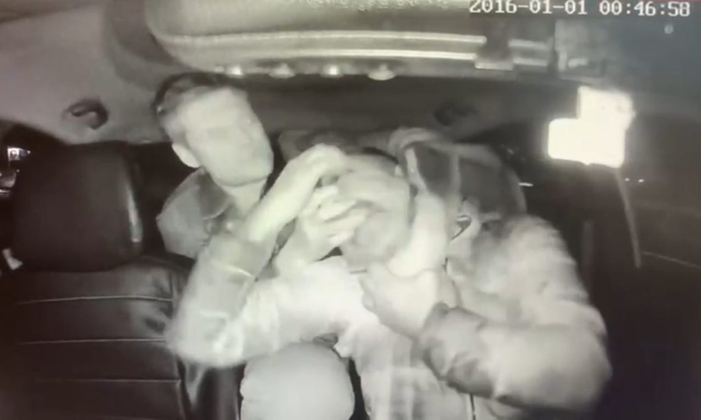 ingiliz boksorun taksi soforunu darp ettigi anlar ortaya cikti 4db8c8265930 |