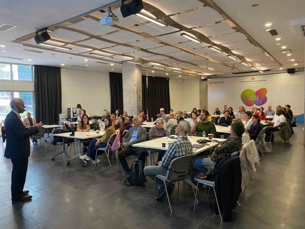 ingiliz profesorden izmir ekonomiye tam not 918fc451e3e0 |