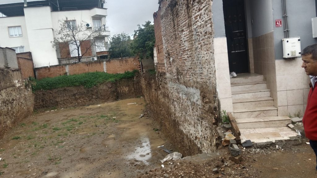 İnşaat Çukuru Tehlike Saçıyor 4 ins2 |