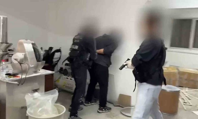 İş yeri değil adeta zehir imalathanesi 1 is yeri degil adeta zehir imalathanesi 9ddbbb9a32c0 |