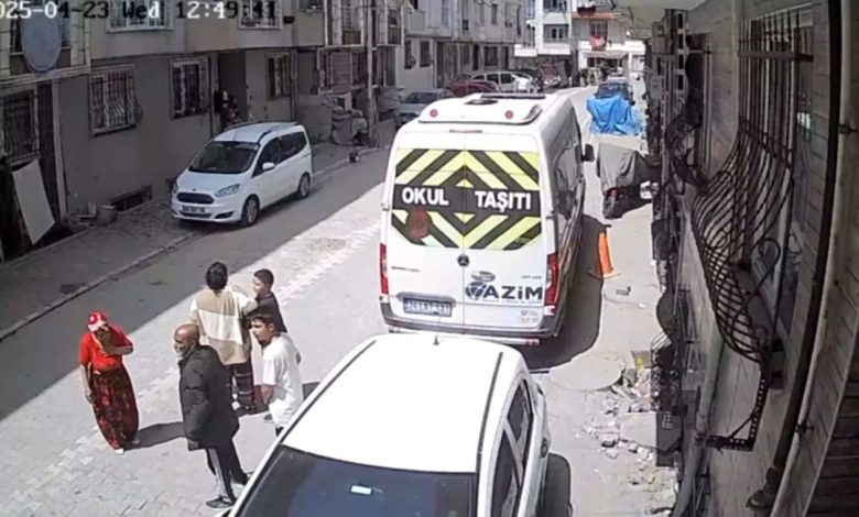 İstanbul’da depremden kaçış kamerada: Park halindeki araçlar böyle sallandı 1 istanbulda depremden kacis kamerada park halindeki araclar boyle sallandi c9fb53ff1362 |