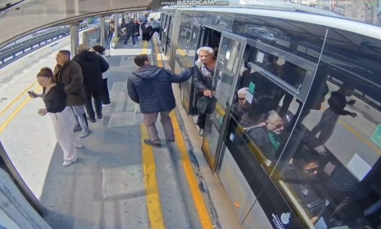 İstanbul’da metrobüste deprem anı: Araç beşik gibi sallandı 1 istanbulda metrobuste deprem ani arac besik gibi sallandi 6de96a7feed4 |