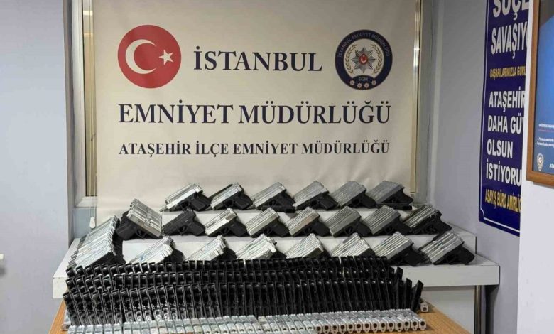 İstanbul’da yasadışı silah atölyesine baskın: 313 ruhsatsız tabanca ele geçirildi 1 istanbulda yasadisi silah atolyesine baskin 313 ruhsatsiz tabanca ele gecirildi 4d9b72af0892 |