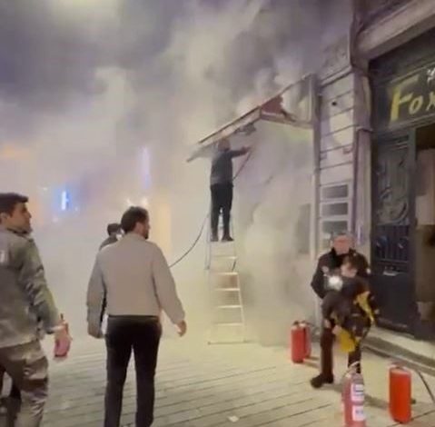 istiklal caddesinde korkutan yangin 48fbf3f04923 |