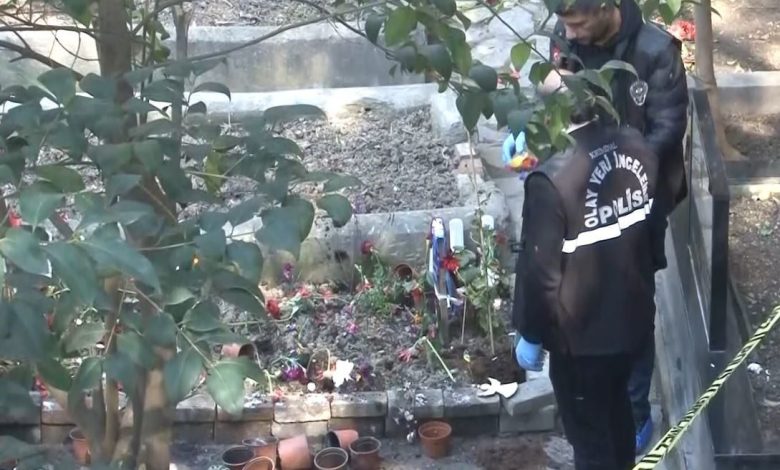 italyan sefin oglu mattia ahmet minguzzinin mezarina saldiri 41de7ac4d830 |