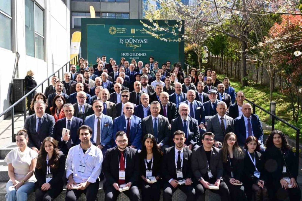 itonun is dunyasi okuyor etkinligi is insanlarini bir araya getirdi 78934ad65c9f |