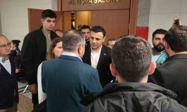 İzinsiz yürüyüşlere katılarak provokatif paylaşım yaptıkları iddia edilen 90 sanığın yargılanmasına başlandı 1 izinsiz yuruyuslere katilarak provokatif paylasim yaptiklari iddia edilen 90 sanigin yargilanmasina baslandi 30ce329c380b |